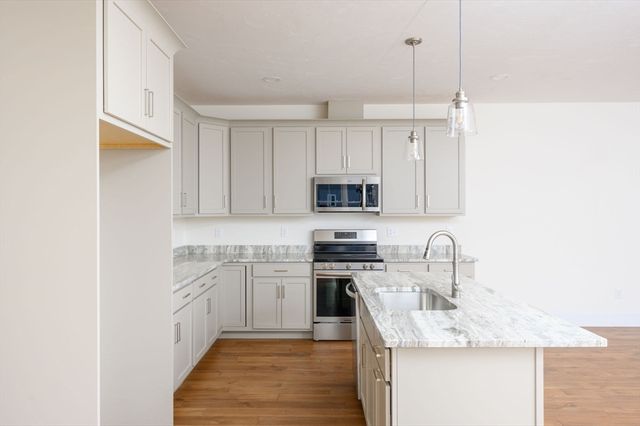 7 Hayford Trail 12, Hanson, MA 02341