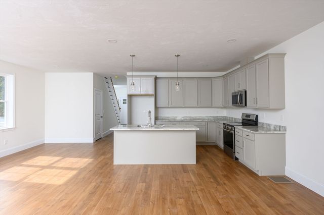 7 Hayford Trail 12, Hanson, MA 02341