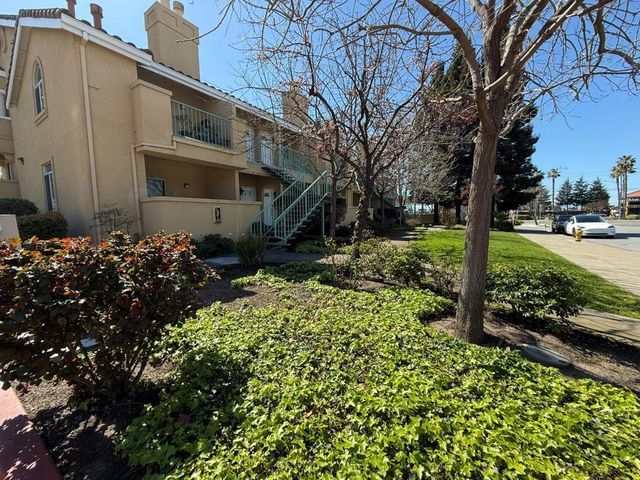 106 Sunnyhills Court, Milpitas, CA 95035