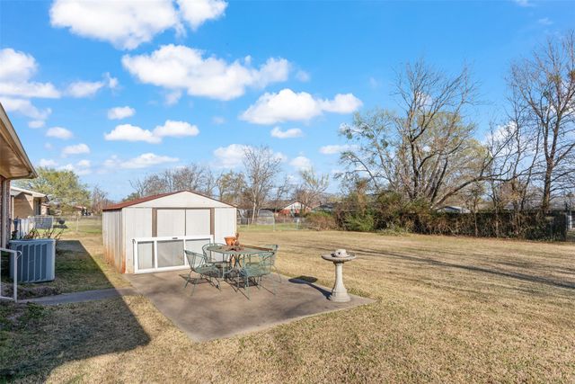 230 Nichols Drive, Canton, TX 75103
