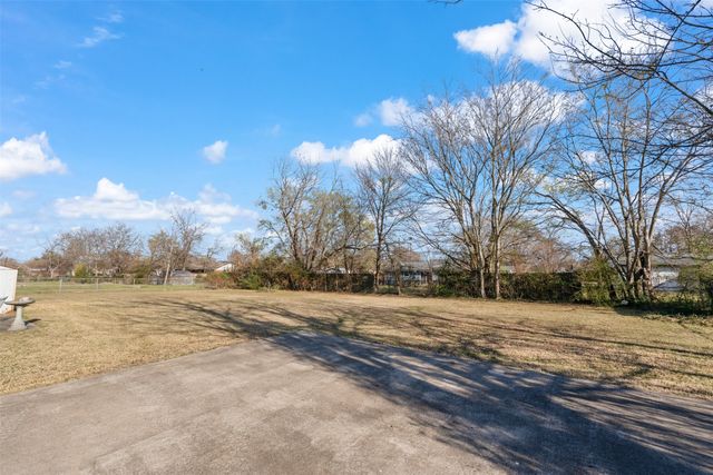 230 Nichols Drive, Canton, TX 75103