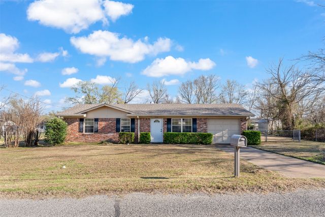 230 Nichols Drive, Canton, TX 75103