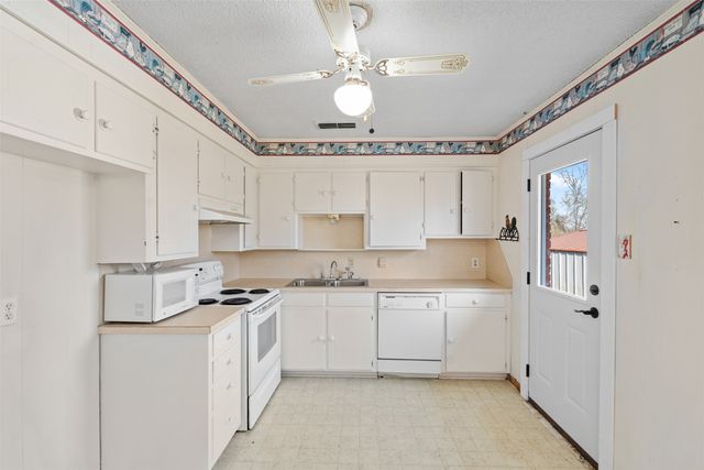 230 Nichols Drive, Canton, TX 75103