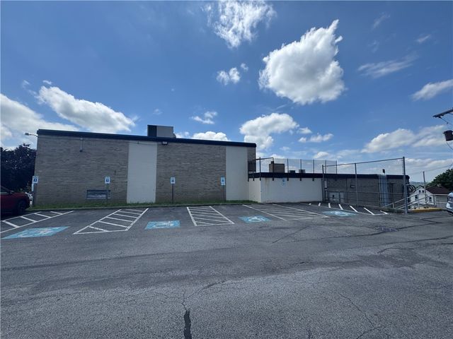 831 Harrison Street, New Castle, PA 16101
