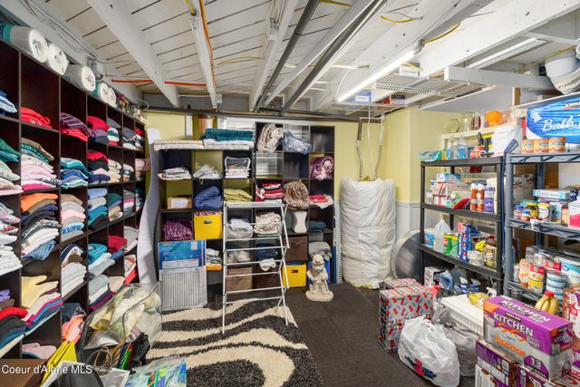 332 Main St, Wardner, ID 83837