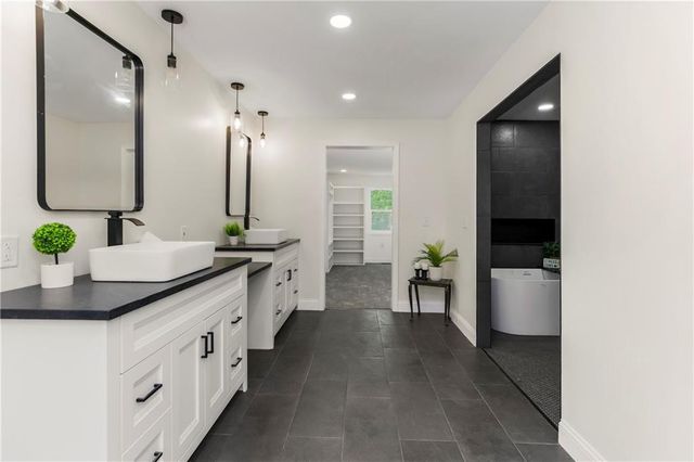 20513 Lowemont Road, Easton, KS 66020