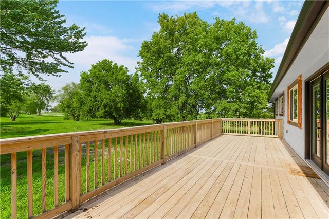 20513 Lowemont Road, Easton, KS 66020