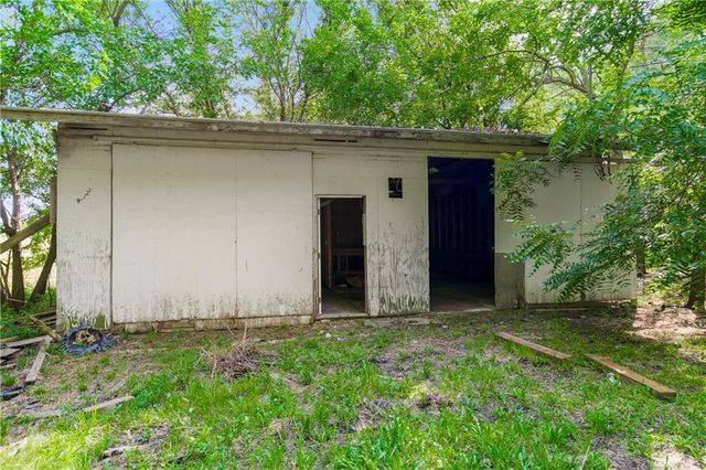 20513 Lowemont Road, Easton, KS 66020