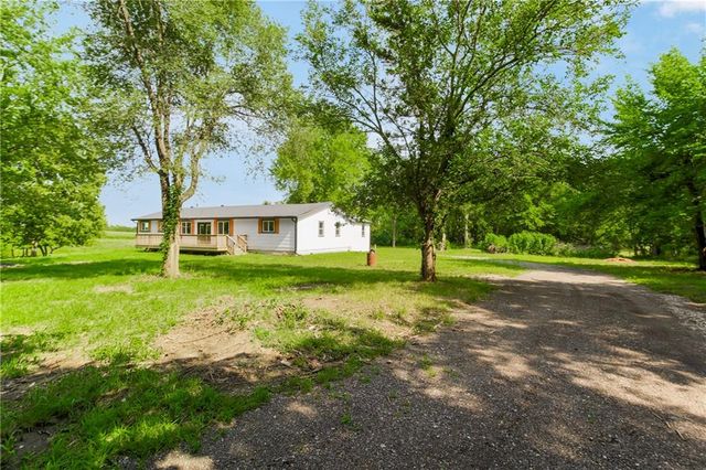 20513 Lowemont Road, Easton, KS 66020