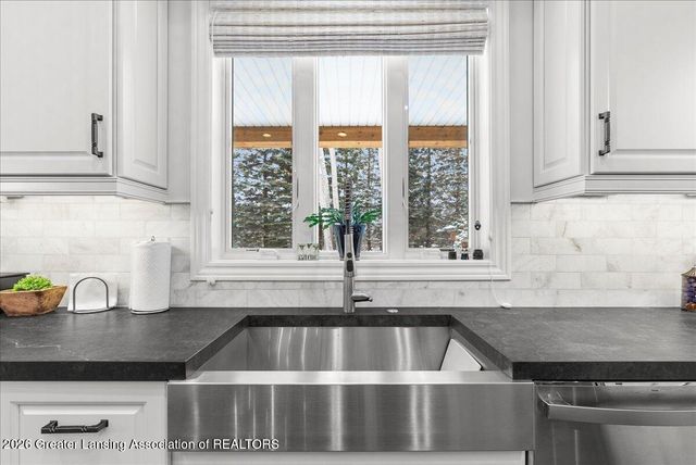 822 Laurelwood Drive, Lansing, MI 48917