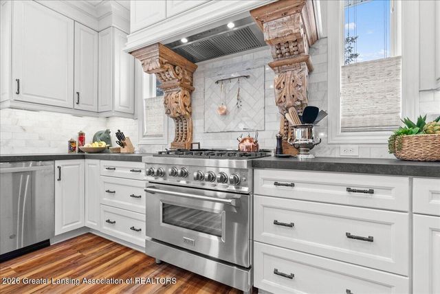 822 Laurelwood Drive, Lansing, MI 48917