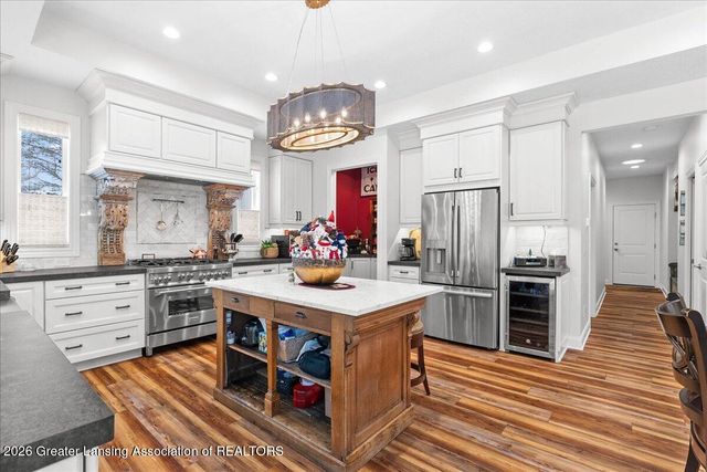 822 Laurelwood Drive, Lansing, MI 48917