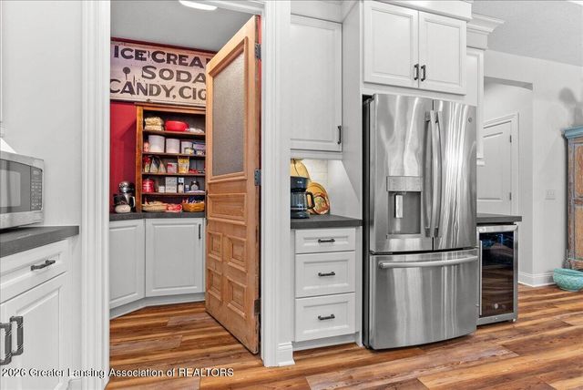 822 Laurelwood Drive, Lansing, MI 48917