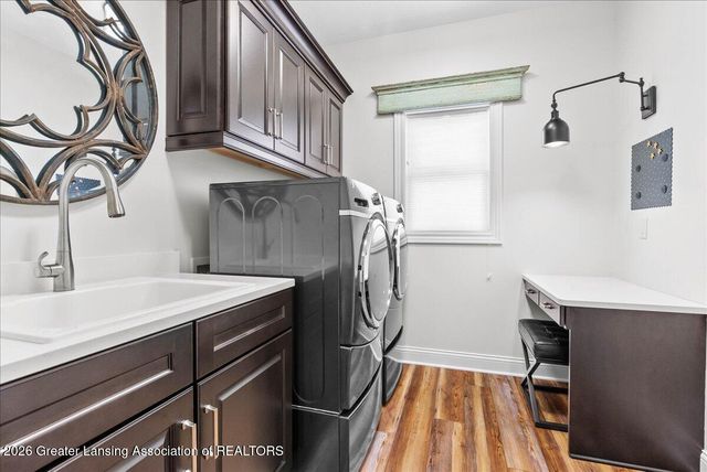 822 Laurelwood Drive, Lansing, MI 48917