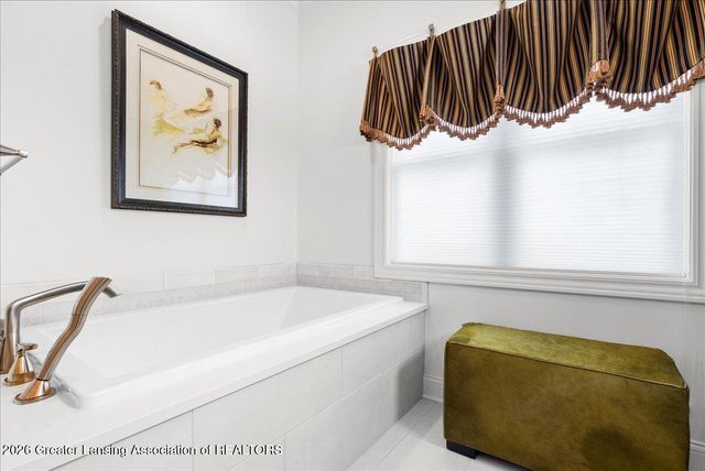 822 Laurelwood Drive, Lansing, MI 48917