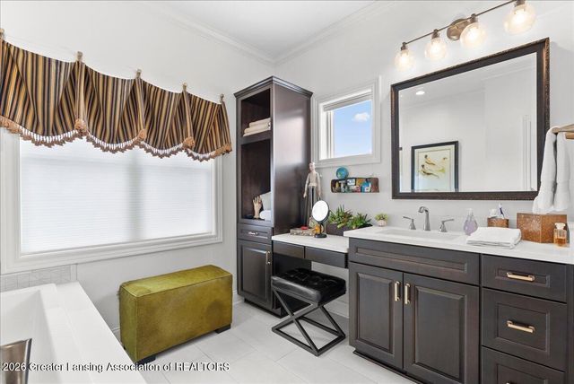 822 Laurelwood Drive, Lansing, MI 48917