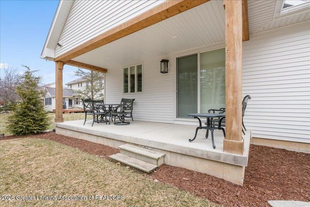 822 Laurelwood Drive, Lansing, MI 48917