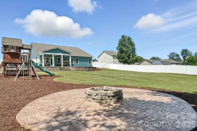 130 Sierra Chase Drive, Statesville, NC 28677