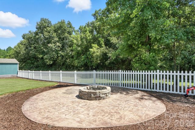 130 Sierra Chase Drive, Statesville, NC 28677