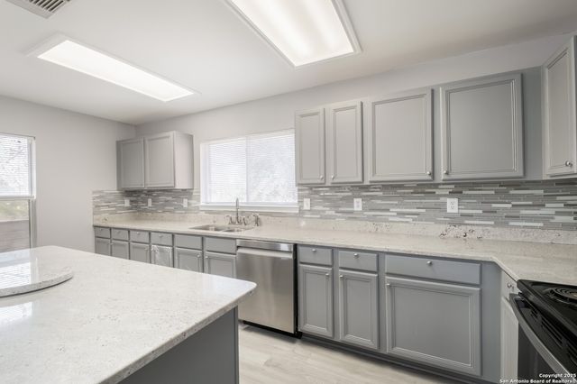 7403 Legend Point Dr, Converse, TX 78244