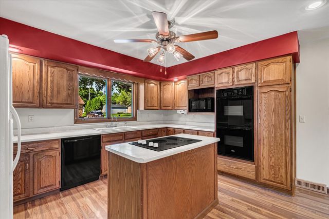 3300 35th Avenue, Moline, IL 61265