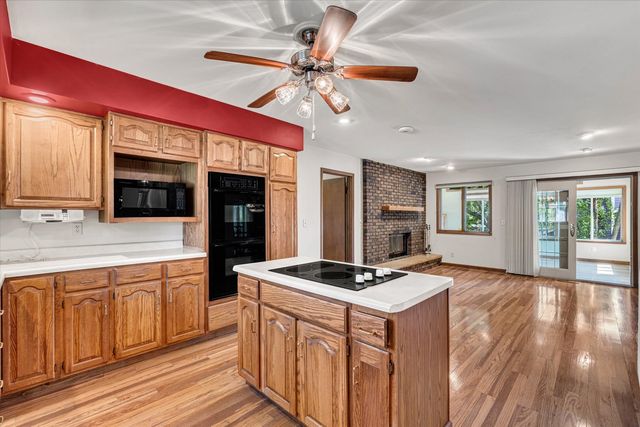 3300 35th Avenue, Moline, IL 61265