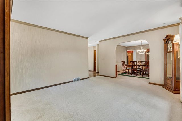 3300 35th Avenue, Moline, IL 61265
