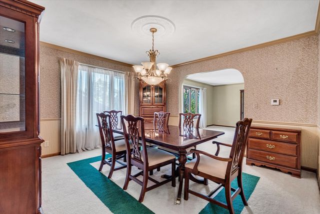 3300 35th Avenue, Moline, IL 61265