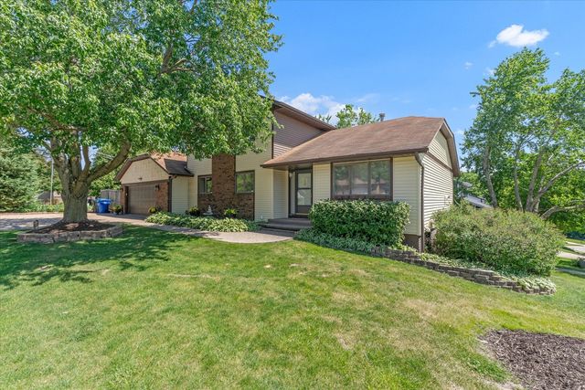 3300 35th Avenue, Moline, IL 61265