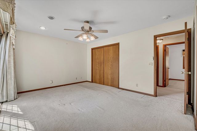 3300 35th Avenue, Moline, IL 61265