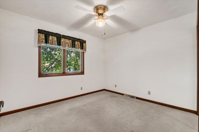 3300 35th Avenue, Moline, IL 61265