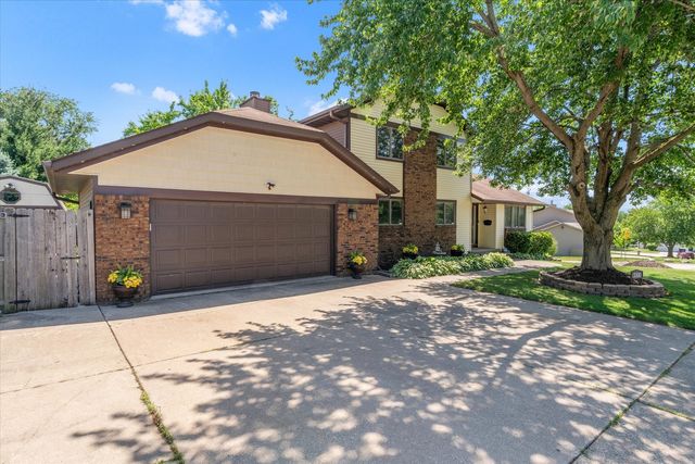 3300 35th Avenue, Moline, IL 61265