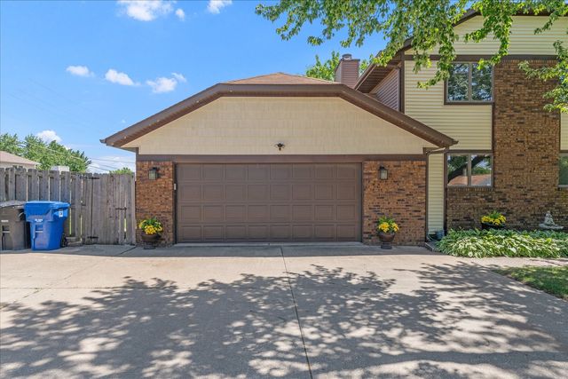 3300 35th Avenue, Moline, IL 61265