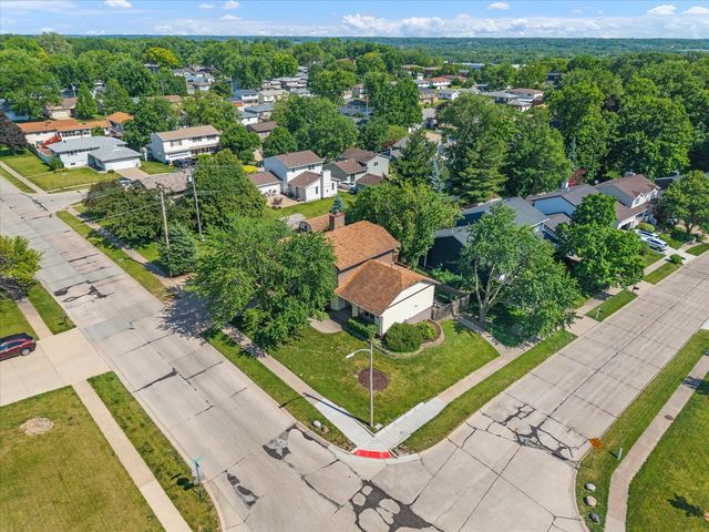 3300 35th Avenue, Moline, IL 61265