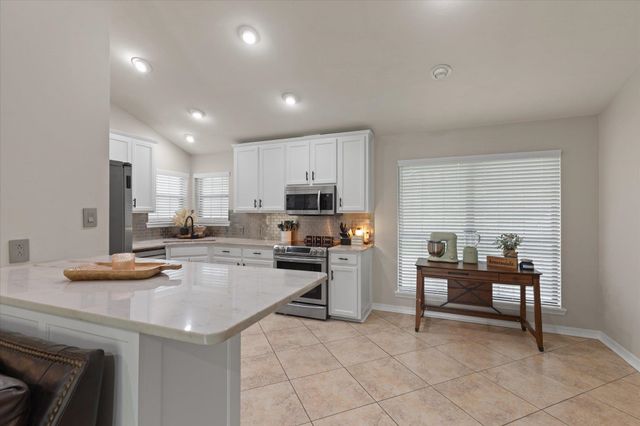 3200 Crossroads Dr, Longview, TX 75605