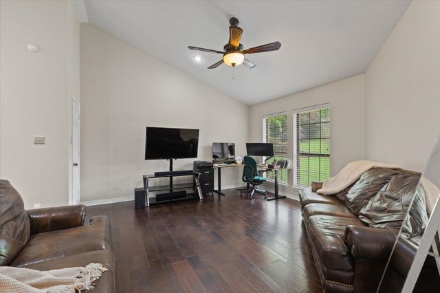 3200 Crossroads Dr, Longview, TX 75605