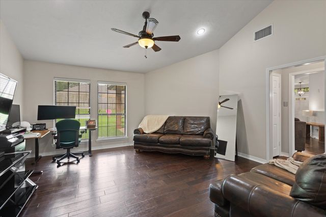 3200 Crossroads Dr, Longview, TX 75605