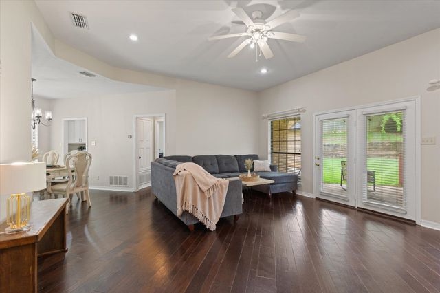 3200 Crossroads Dr, Longview, TX 75605