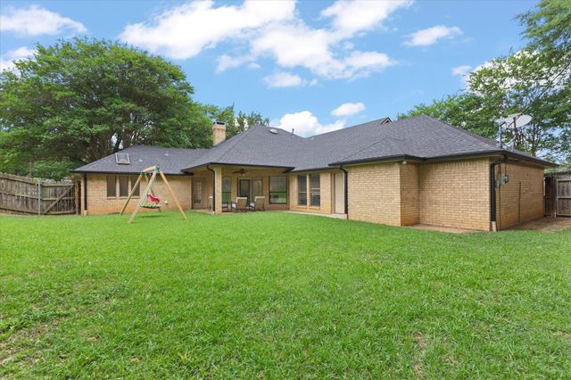 3200 Crossroads Dr, Longview, TX 75605