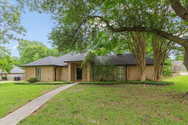 3200 Crossroads Dr, Longview, TX 75605