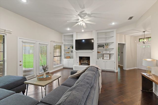 3200 Crossroads Dr, Longview, TX 75605