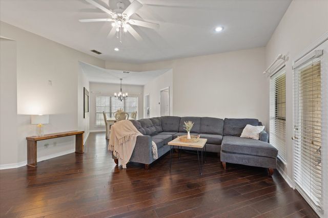 3200 Crossroads Dr, Longview, TX 75605
