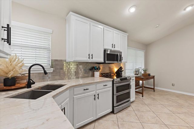 3200 Crossroads Dr, Longview, TX 75605