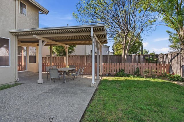 2025 Stoneglen Dr, Newman, CA 95360