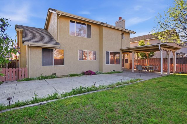 2025 Stoneglen Dr, Newman, CA 95360