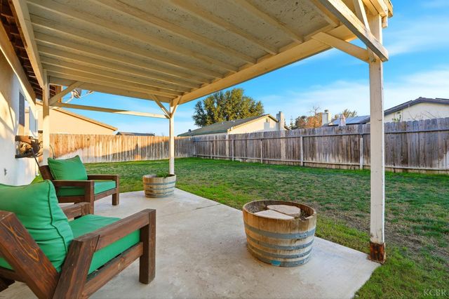 687 Woodridge Court, Lemoore, CA 93245