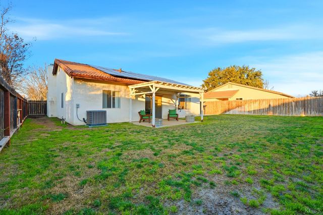 687 Woodridge Court, Lemoore, CA 93245