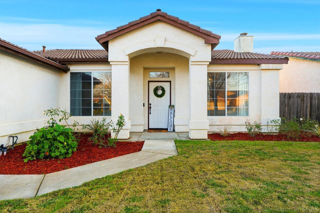 687 Woodridge Court, Lemoore, CA 93245