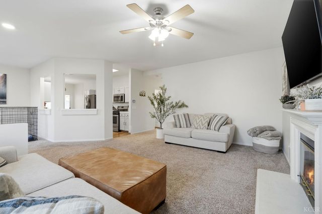 687 Woodridge Court, Lemoore, CA 93245