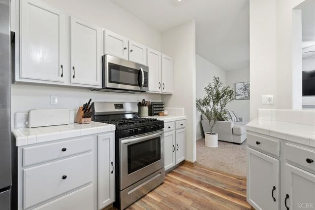 687 Woodridge Court, Lemoore, CA 93245